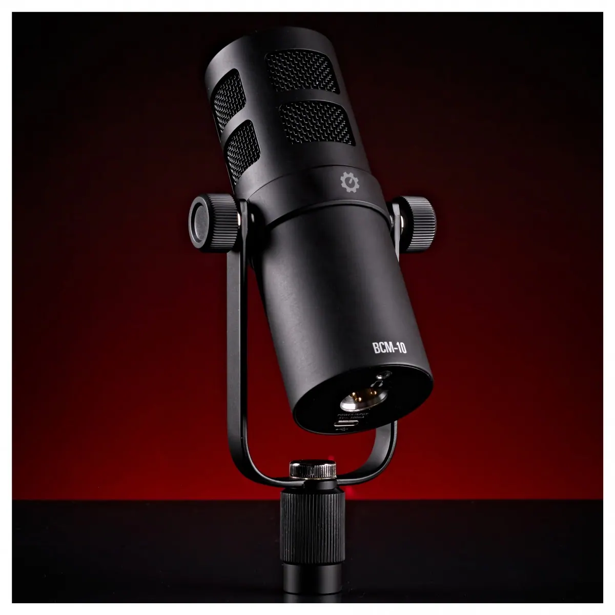 Micro dynamic dạng phát thanh đặt trên giá đỡ