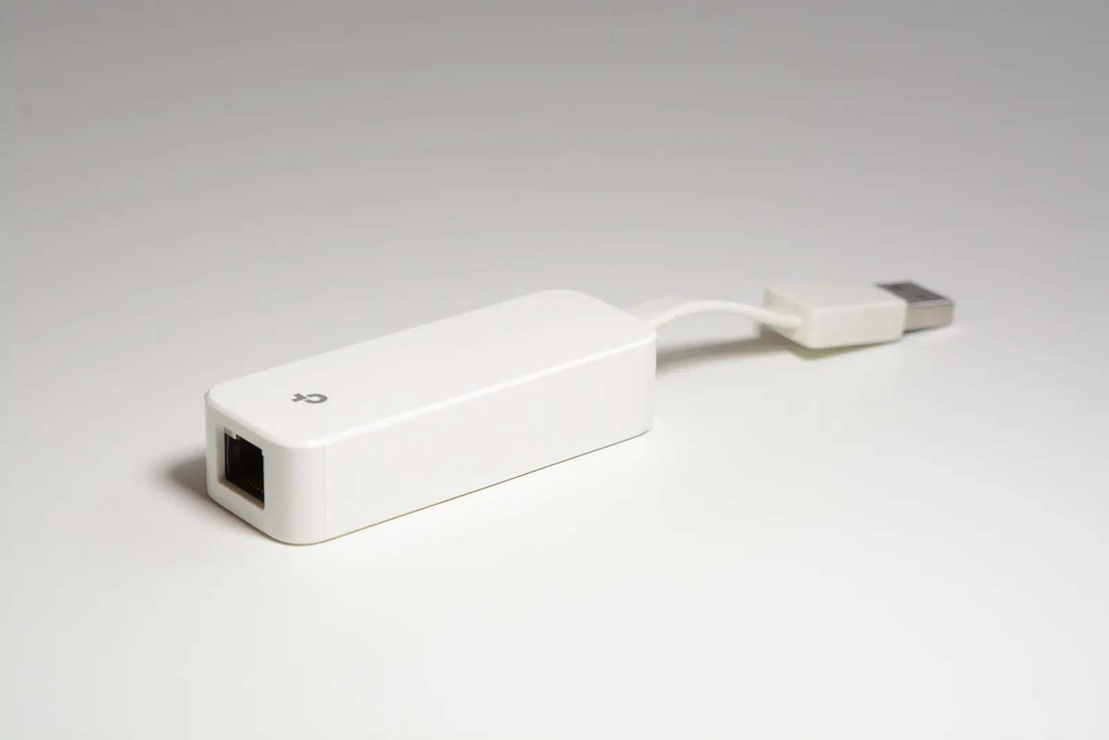 Bộ chuyển USB sang Ethernet dạng rời, bên trong cũng là một chip mạng USB như cổng LAN trên hub